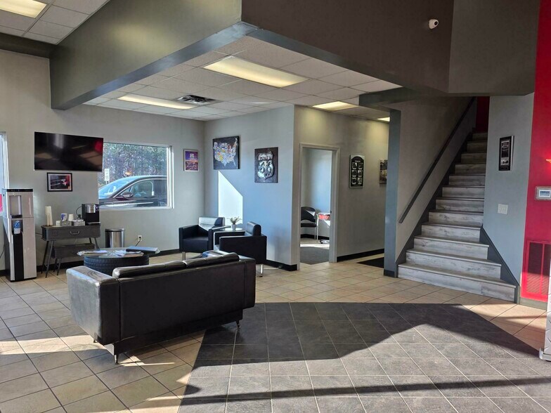 More Photos Of 5967 Robinson Rd, Lockport Auto Dealership For Lease