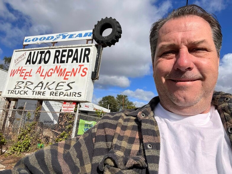 More Photos Of 17711 Van Dyke St, Detroit Auto Repair For Sale