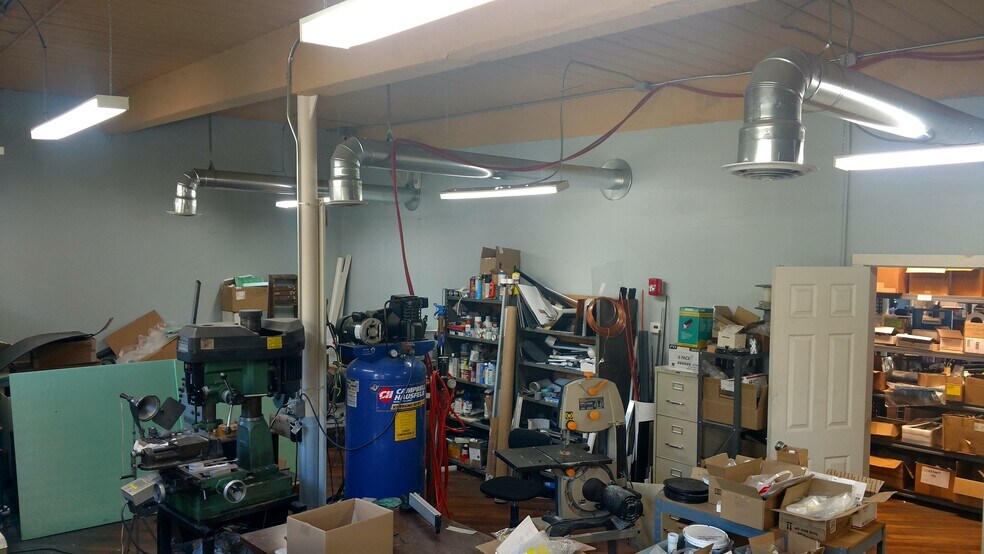 More Photos Of 1548 Burden Lake Rd, Averill Park Warehouse For Lease