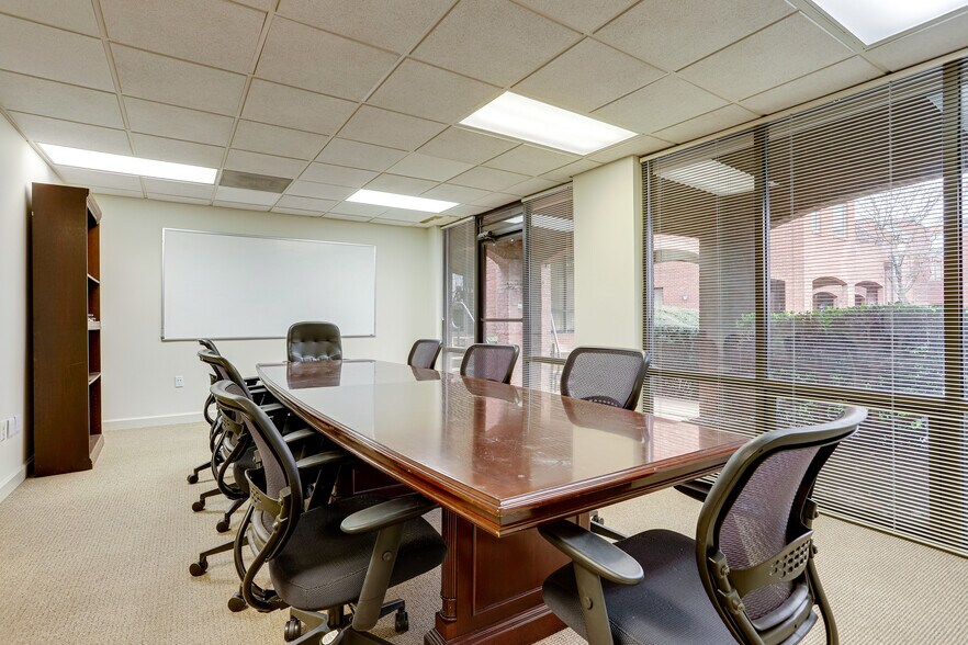 More Photos Of 6756 Old McLean Village Dr, McLean Loft Creative Space For Sale