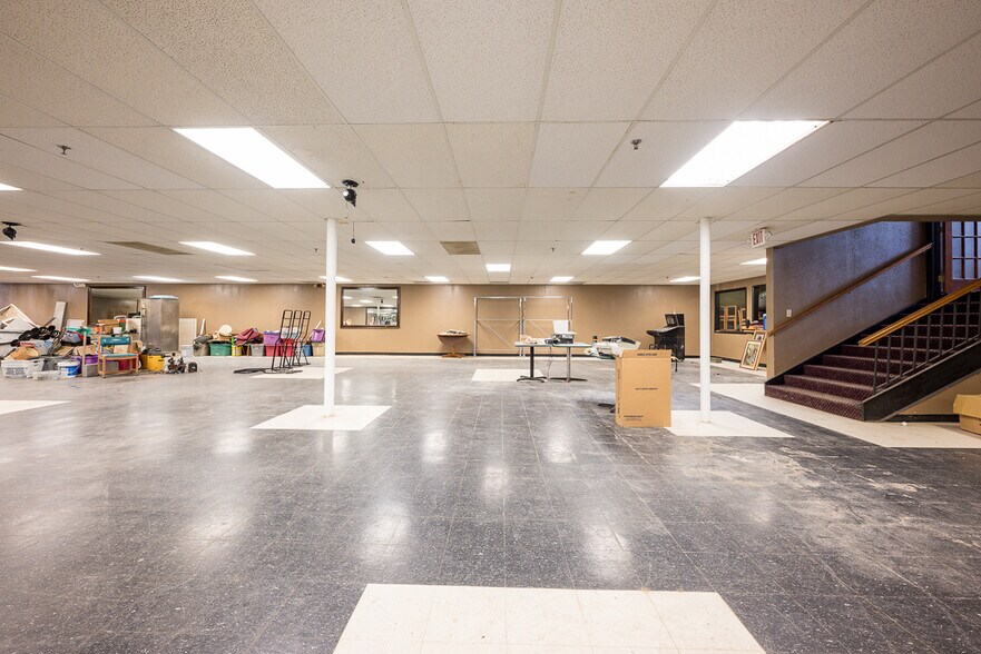 More Photos Of 133 Oak St, Bonner Springs Freestanding For Sale