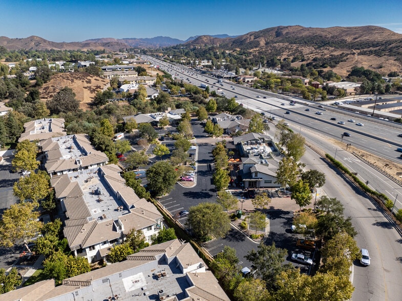 More Photos Of 29105-29125 Canwood St, Agoura Hills Restaurant For Lease