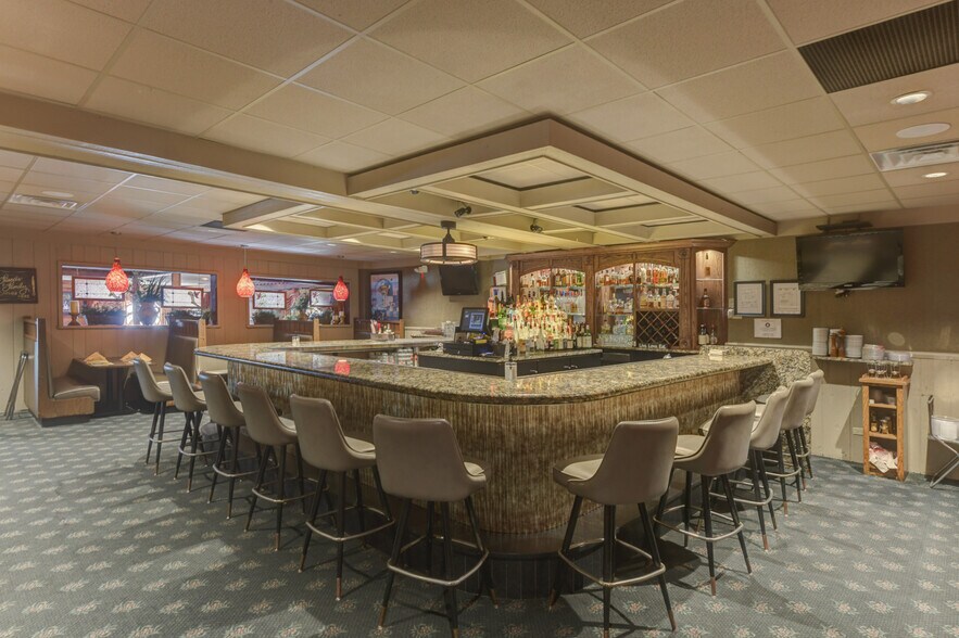 More Photos Of 502 Dixie Hwy, Beecher Restaurant For Sale