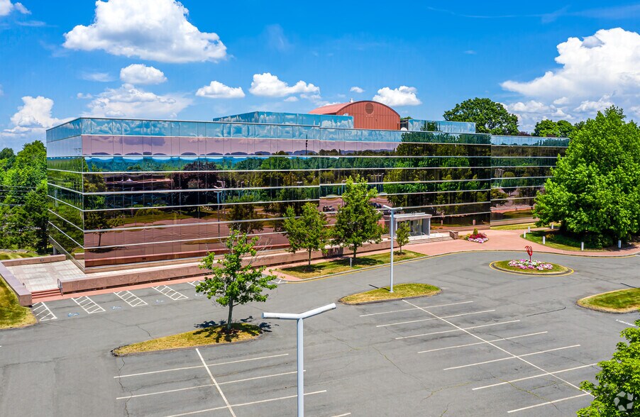 More Photos Of 500 Enterprise Dr, Rocky Hill Office For Lease