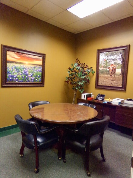 More Photos Of 607 Urban Loop, San Antonio Office For Sale