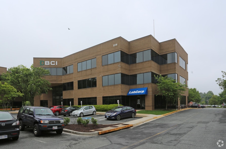 More Photos Of 814 W Diamond Ave, Gaithersburg Office For Sale