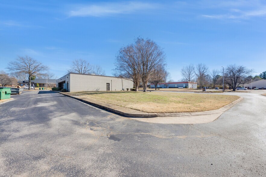 More Photos Of 57 Directors Row, Jackson Office For Sale