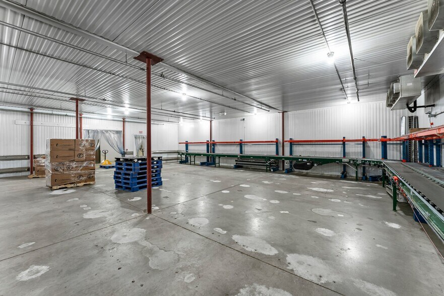 More Photos Of 11180 86th Ave N, Osseo Flex For Lease