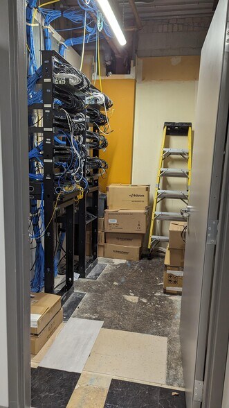 More Photos Of 700 York St, London Office For Lease