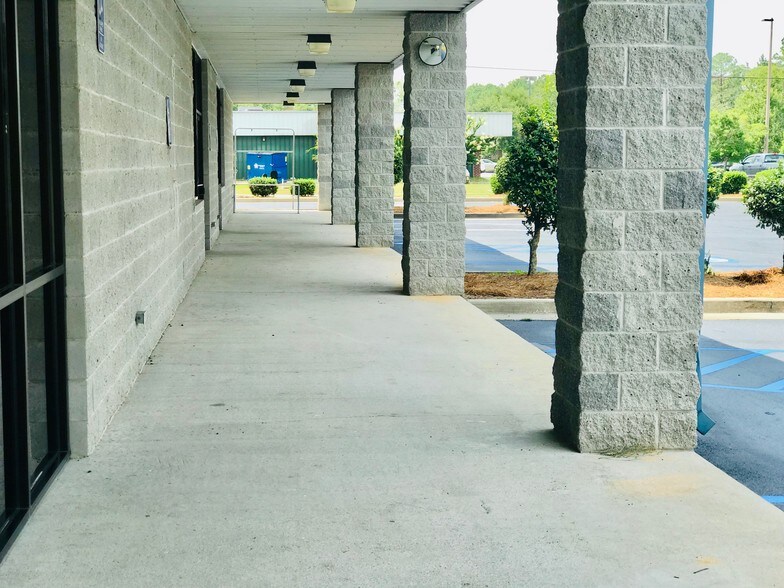 More Photos Of 767 Veterans Pkwy, Hinesville Department Store For Lease