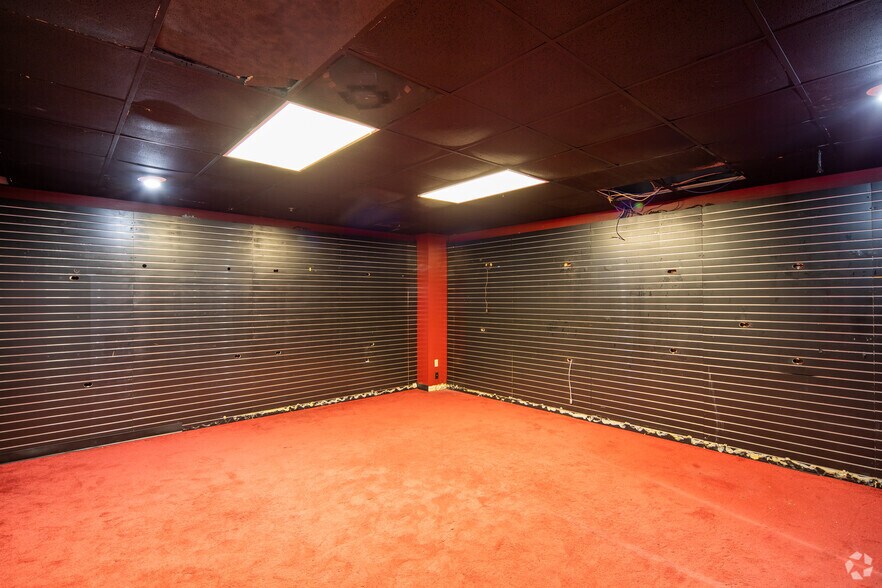 More Photos Of 13850 Manchester Rd, Manchester Freestanding For Lease