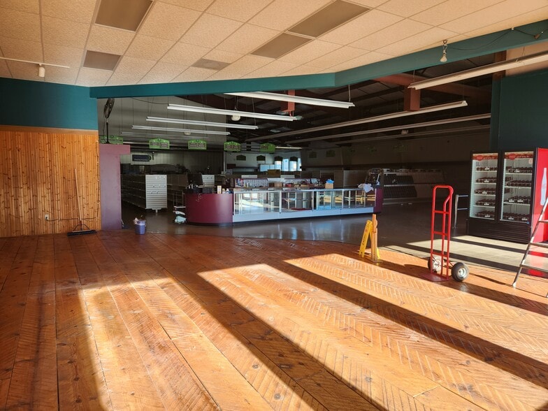 More Photos Of 29670 Ellensburg Ave, Gold Beach Storefront For Sale