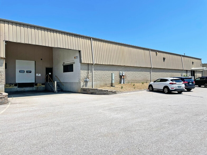 More Photos Of 669 E Industrial Park Dr, Manchester Light Manufacturing For Lease
