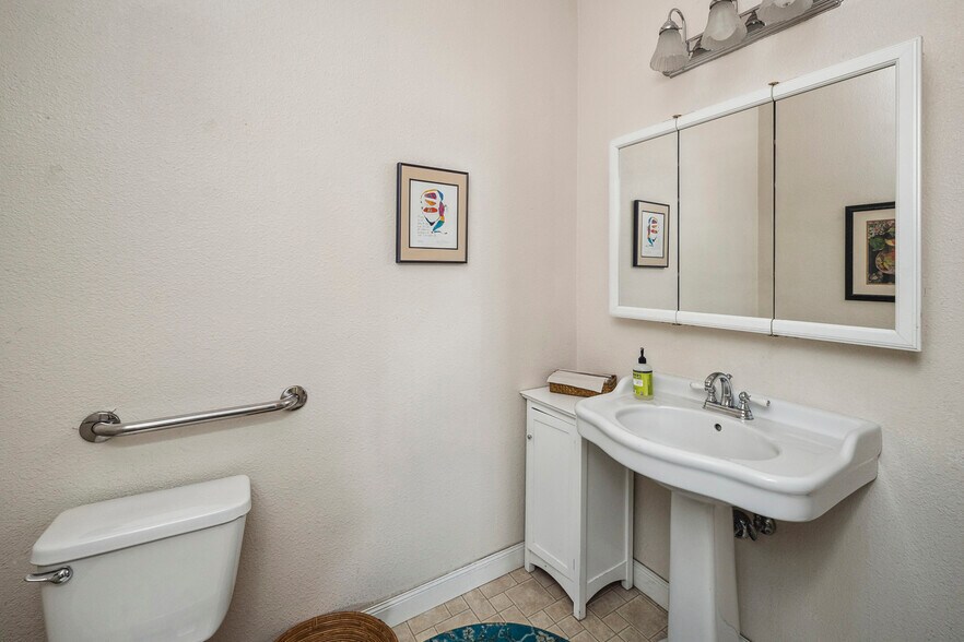 More Photos Of 5525 E Burnside St, Portland Office Residential For Sale