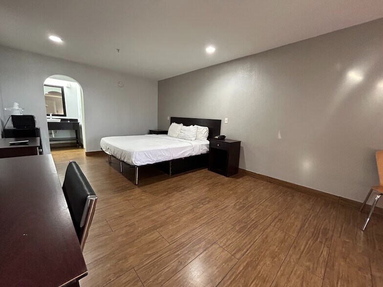 More Photos Of 125 Rushing Rd W, Denham Springs Hotel For Sale