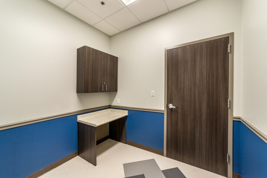 More Photos Of 250 E Basse Rd, San Antonio Medical For Lease