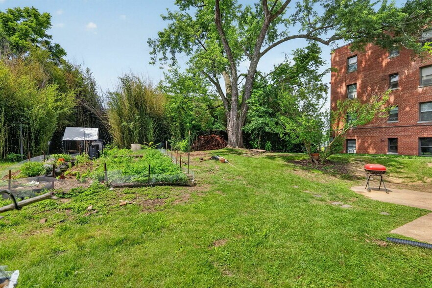 More Photos Of 4512 MacArthur Blvd NW, Washington Apartments For Sale
