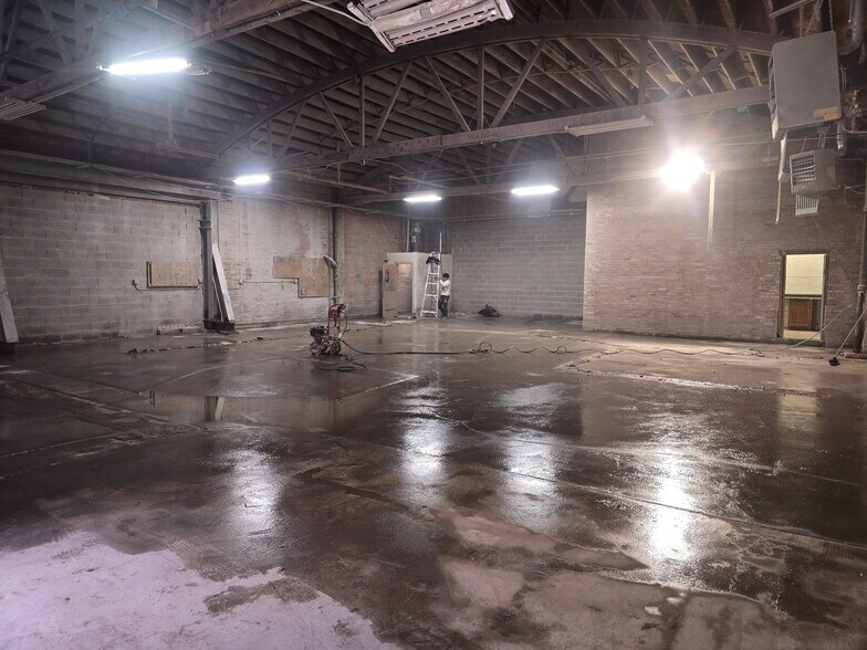 More Photos Of 4742-4746 W Rice St, Chicago Warehouse For Lease
