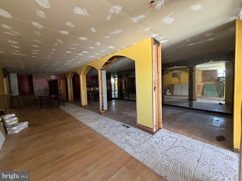 More Photos Of 5511 York Rd, Baltimore Storefront Retail Residential For Sale