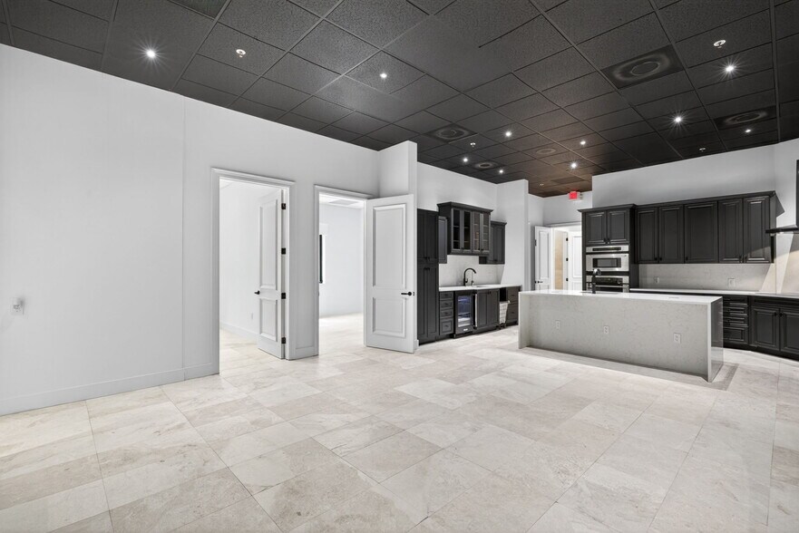 More Photos Of 3820 Via Del Rey, Bonita Springs Medical For Sale