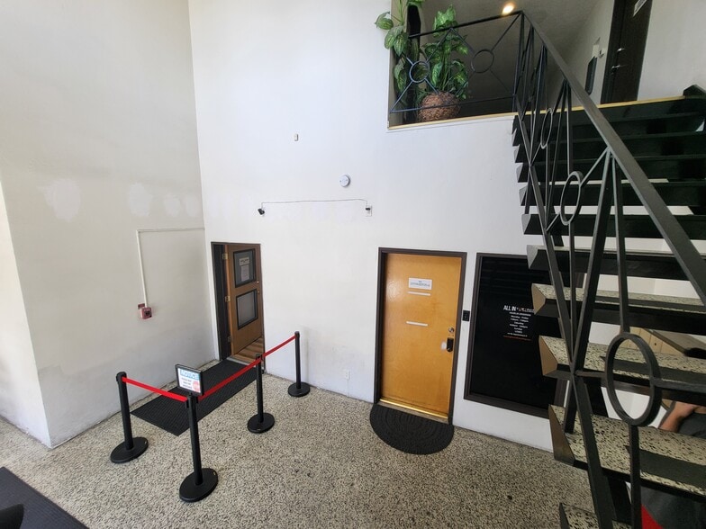 More Photos Of 11011 Crenshaw Blvd, Inglewood Office For Lease