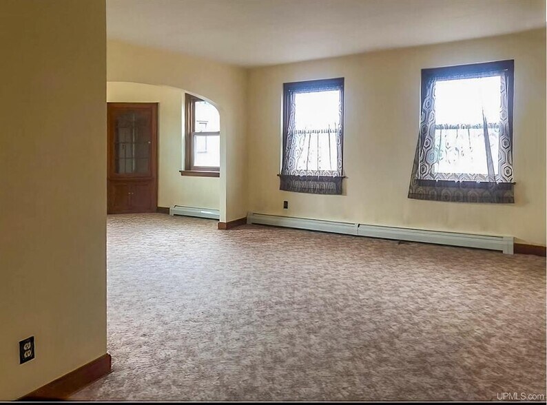 More Photos Of 200-206 E Division St, Ishpeming Storefront Retail Residential For Sale