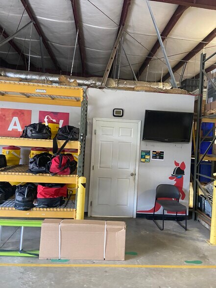 More Photos Of 1603 Krug St, Albany Industrial For Lease