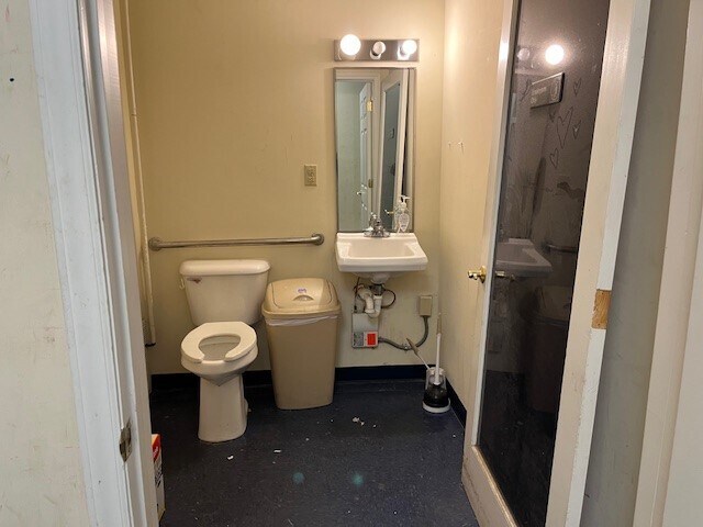 More Photos Of 1950 Hendersonville Rd, Asheville Unknown For Lease