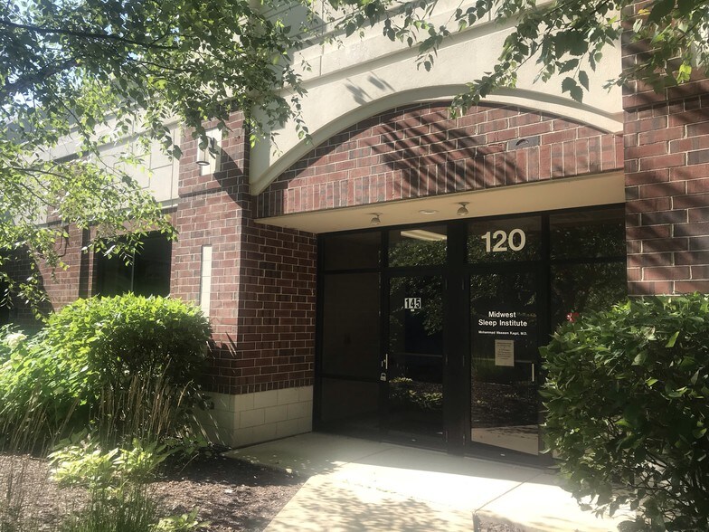 More Photos Of 731 S Route 21, Gurnee Office For Sale