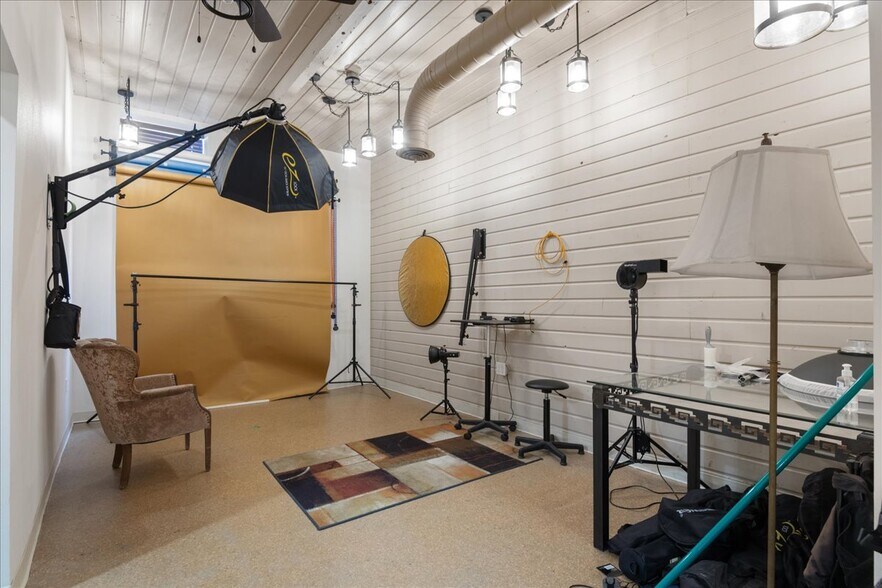 More Photos Of 110 N Cascade St, Kennewick Flex For Sale