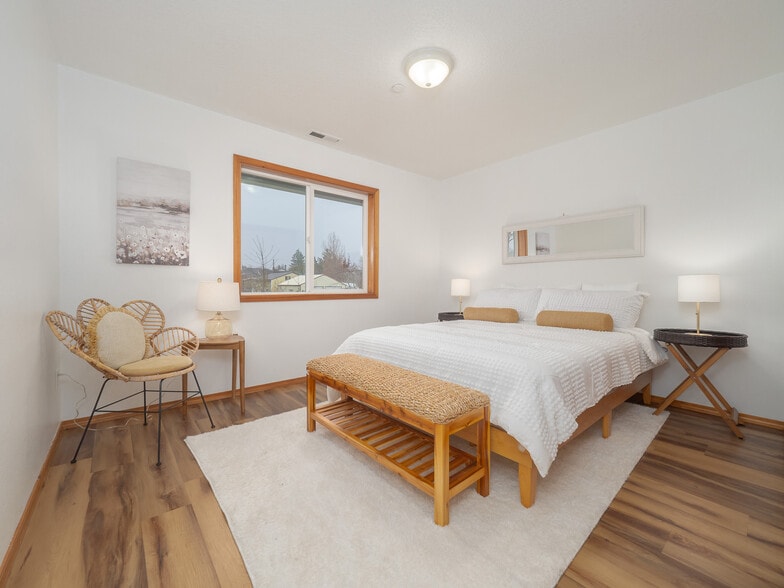 More Photos Of 402 E Washington St, Carlton Multifamily For Sale