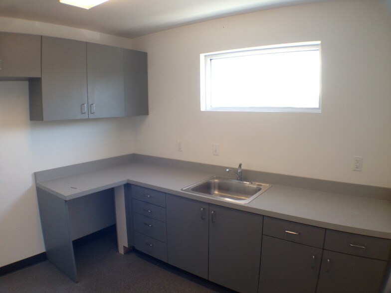 More Photos Of 2121 E Tropicana Ave, Las Vegas Office For Sale