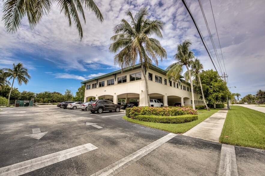 More Photos Of 2390 Tamiami Trl N, Naples Medical For Lease