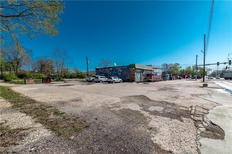 More Photos Of 1431 S School Ave, Fayetteville Restaurant For Sale