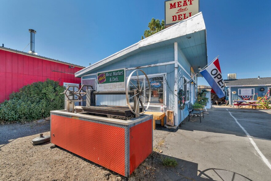 More Photos Of 198 Main St, Bridgeport Restaurant For Sale