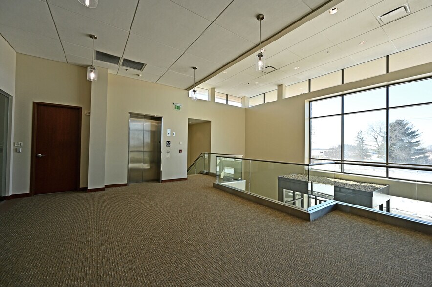 More Photos Of W1046 Marietta Ave, Ixonia Office For Lease