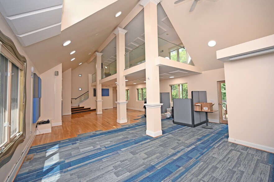 More Photos Of 2150 Alpine Pl, Cincinnati Office Residential For Sale