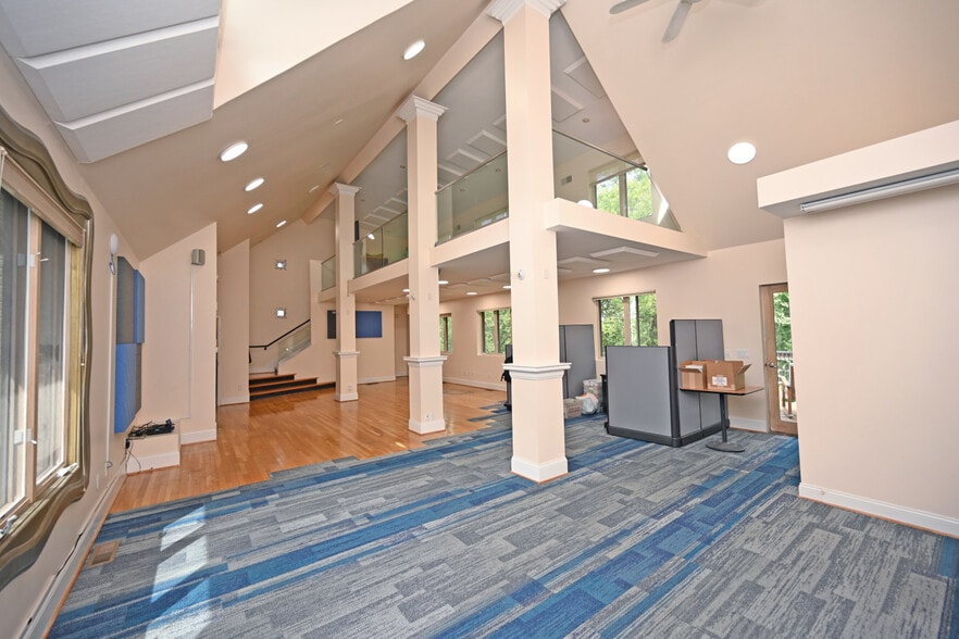 More Photos Of 2150 Alpine Pl, Cincinnati Office Residential For Lease