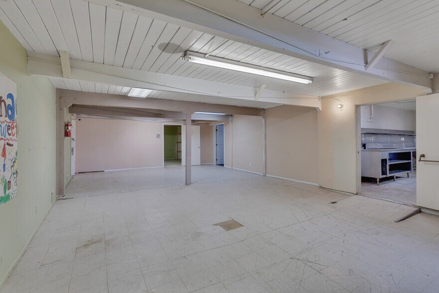 More Photos Of 2124 Thomas R Cannell Rd, Thermal Office For Sale