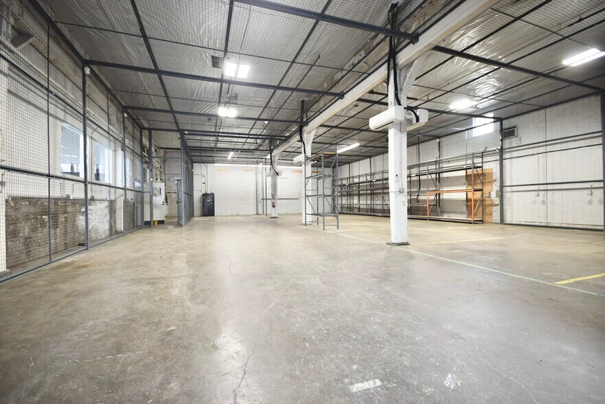 More Photos Of 2801 SE 9th St, Portland Warehouse For Lease
