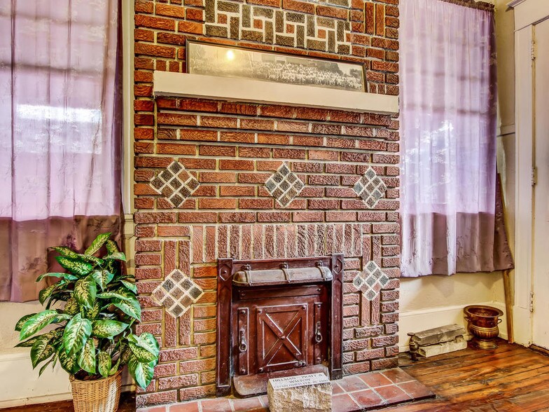 More Photos Of 525 Beaver St, Jacksonville Cemetery Mausoleum For Lease