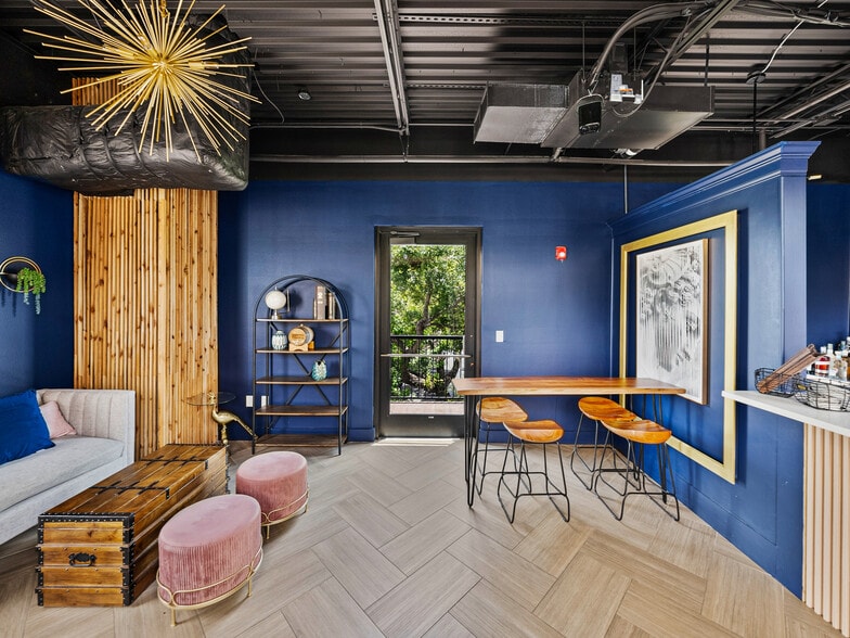 More Photos Of 990 Broadway, Dunedin Restaurant For Lease