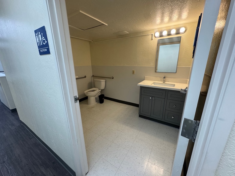 More Photos Of 2089 Vale Rd, San Pablo Office For Sale