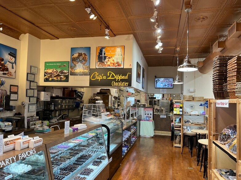 More Photos Of 342 New York Ave, Huntington Storefront For Lease