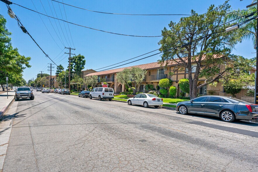 More Photos Of 10625 Petit Ave, Granada Hills Apartments For Sale