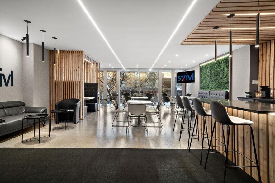 More Photos Of 4950 Ch Queen-Mary, Montréal Coworking Space