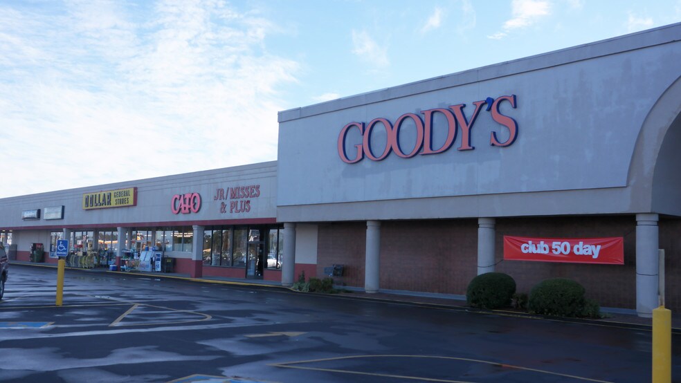 More Photos Of 2002-2028 N Locust Ave, Lawrenceburg General Retail For Lease