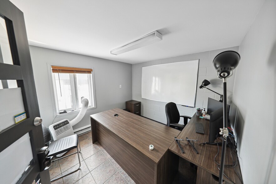 More Photos Of 384-388 Rue Chicoine, Vaudreuil-dorion Industrial For Sale