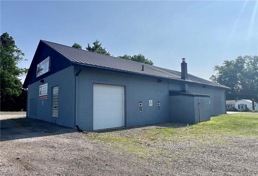 More Photos Of 6203 Gladys St, Ravenna Freestanding For Lease