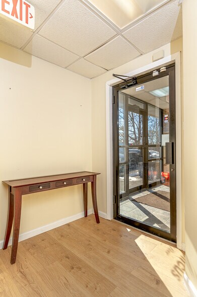 More Photos Of 540 E Main St, Branford Flex For Sale